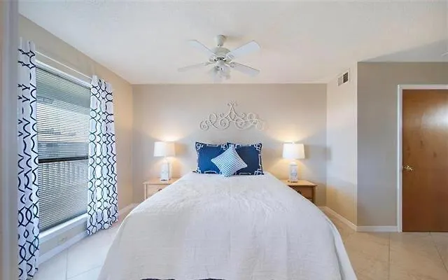 The Cove 209a: Beachfront Relaxation Retreat *