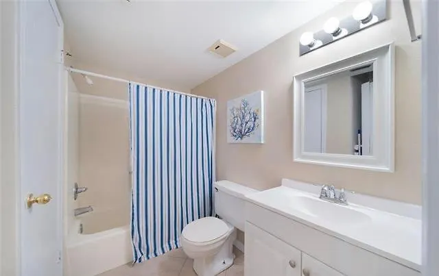 Holiday home The Cove 209a: Beachfront Relaxation Retreat